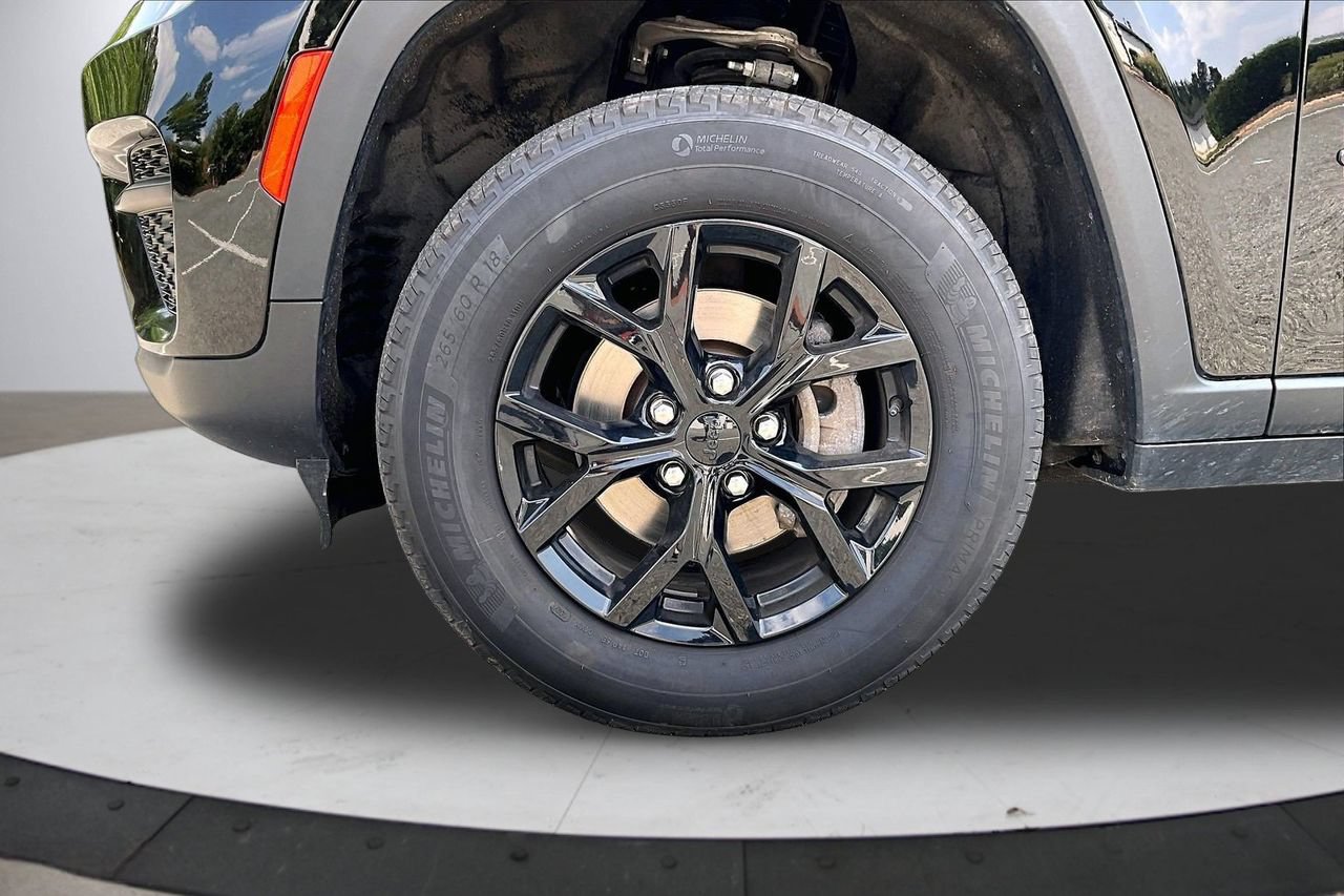 Certified 2024 Jeep Grand Cherokee Altitude AWD/4WD image 33