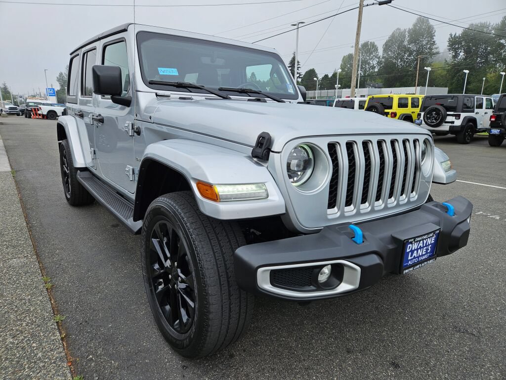 Used 2023 Jeep Wrangler Unlimited Sahara w/ Cold Weather Group AWD/4WD image 7
