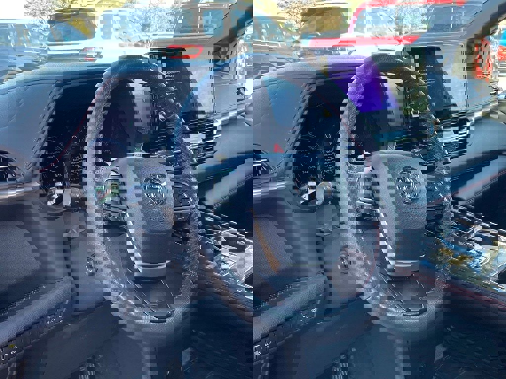 Certified 2025 Toyota Sienna XSE image 9