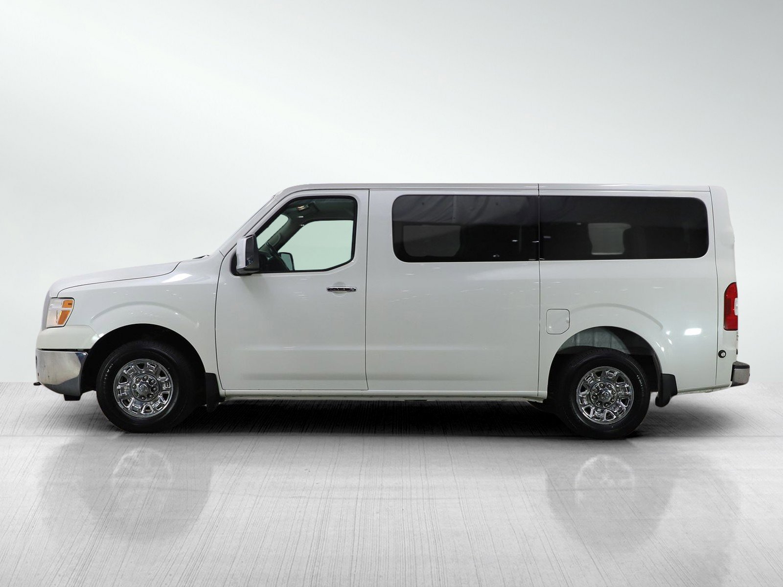 Used 2020 Nissan NV 3500 SL image 2