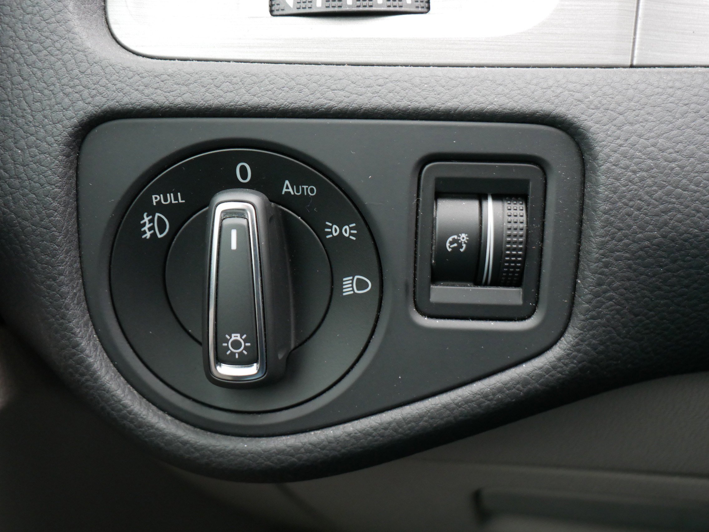 Used 2015 Volkswagen Golf SE image 26