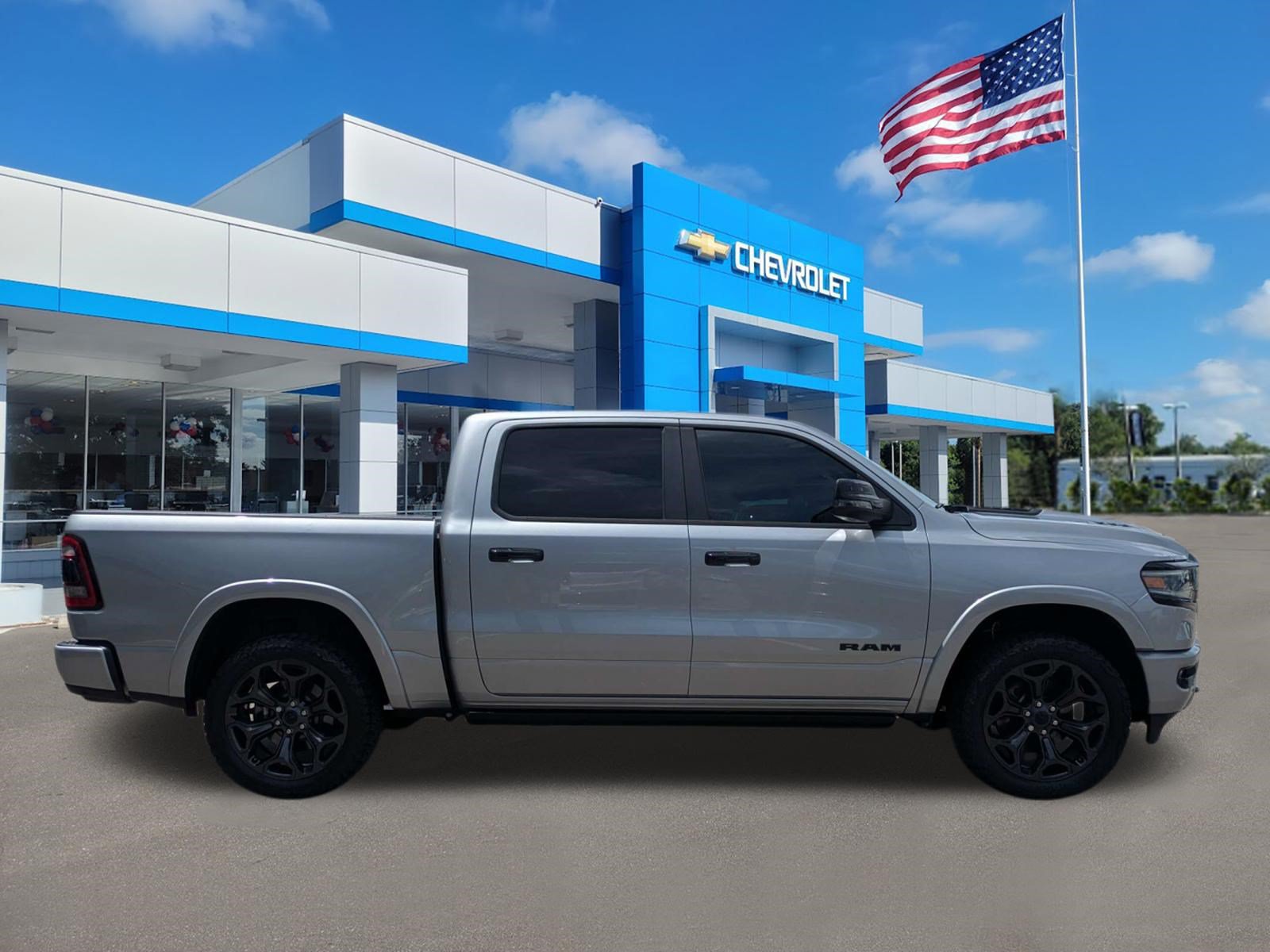 Used 2023 RAM 1500 Limited AWD/4WD image 2