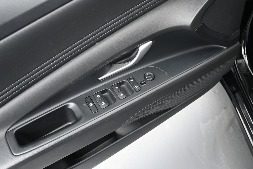 Used 2023 Hyundai Elantra SEL w/ Convenience Package FWD image 18
