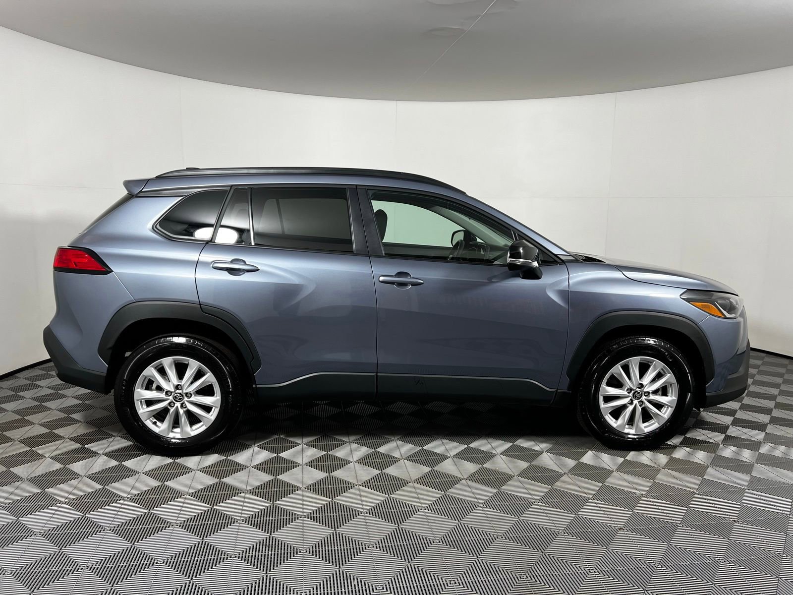 Certified 2025 Toyota Corolla Cross LE image 5