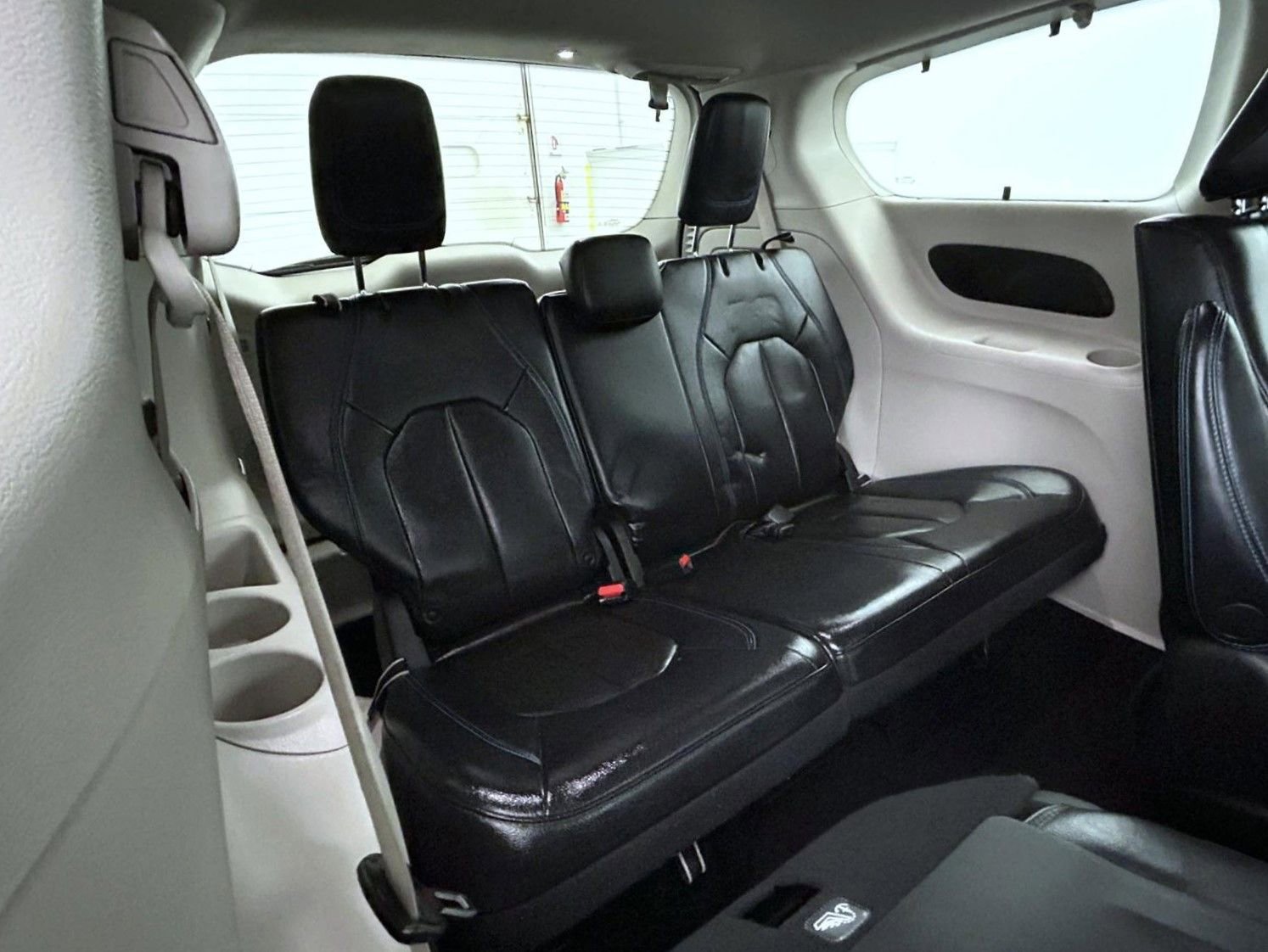 Used 2021 Chrysler Pacifica Touring-L FWD image 18
