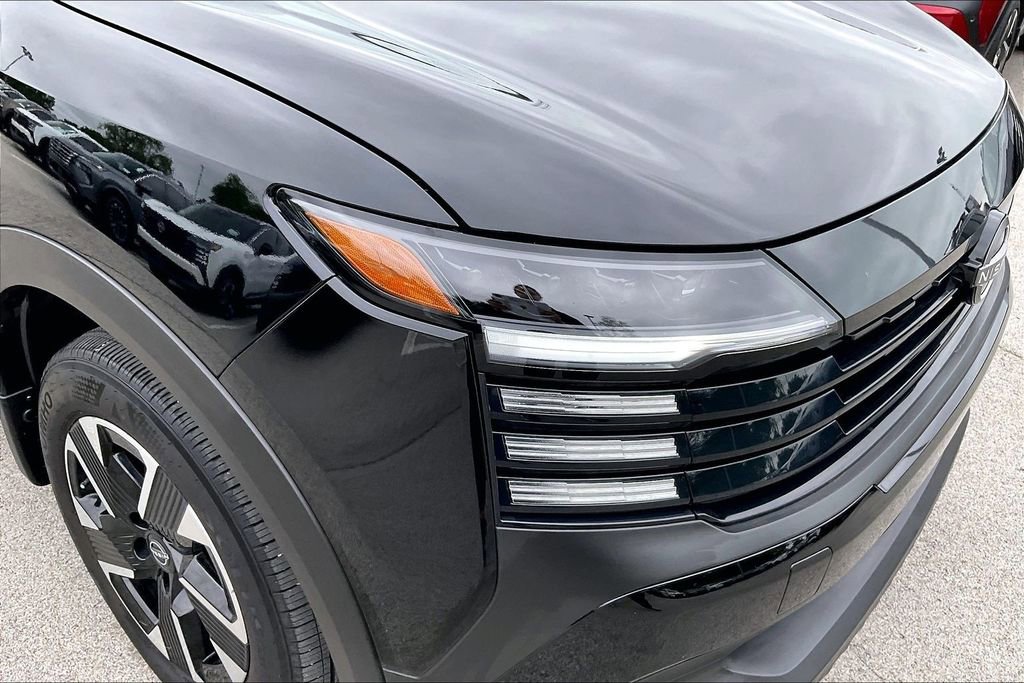 Used 2025 Nissan Kicks SV AWD/4WD image 39