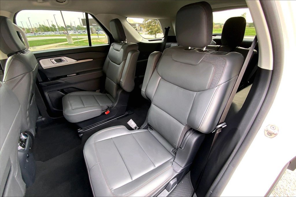 Used 2025 Ford Explorer Active w/ Active Comfort Package AWD/4WD image 23