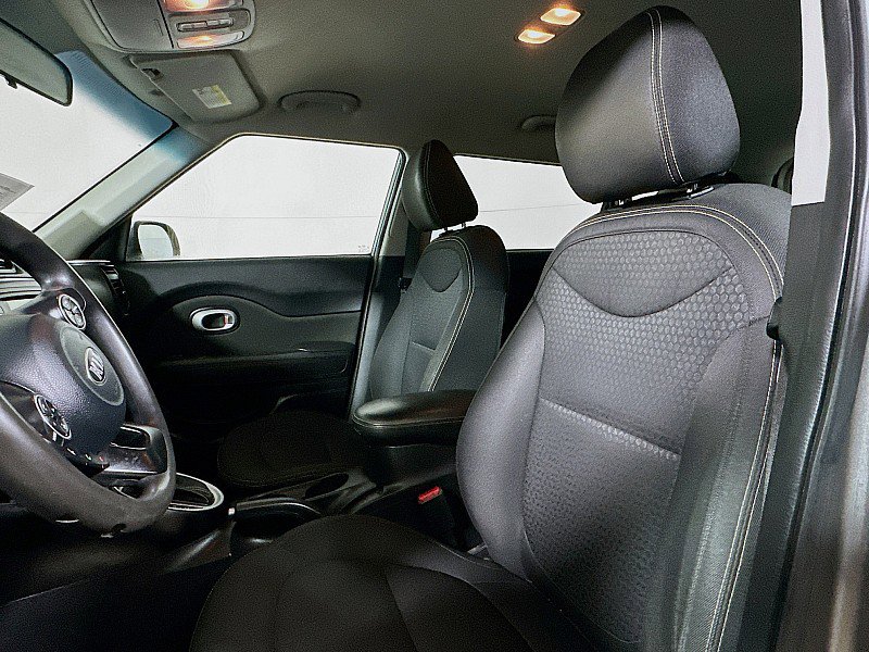 Used 2016 Kia Soul + image 11