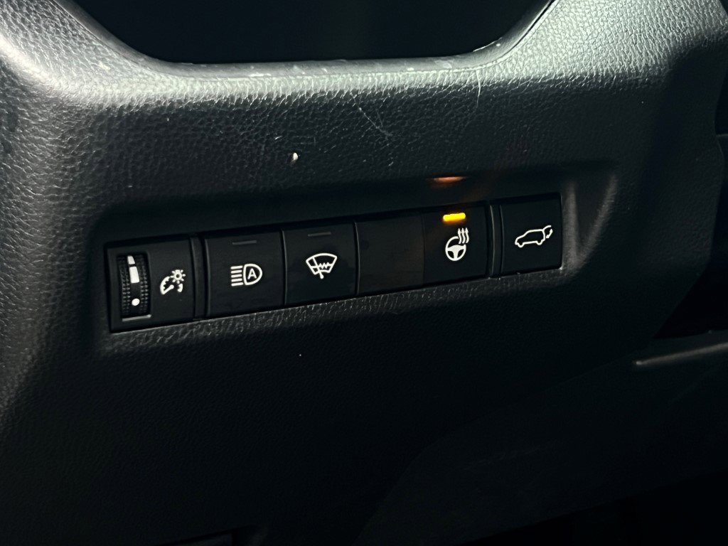 Used 2021 Toyota RAV4 XLE Premium image 24