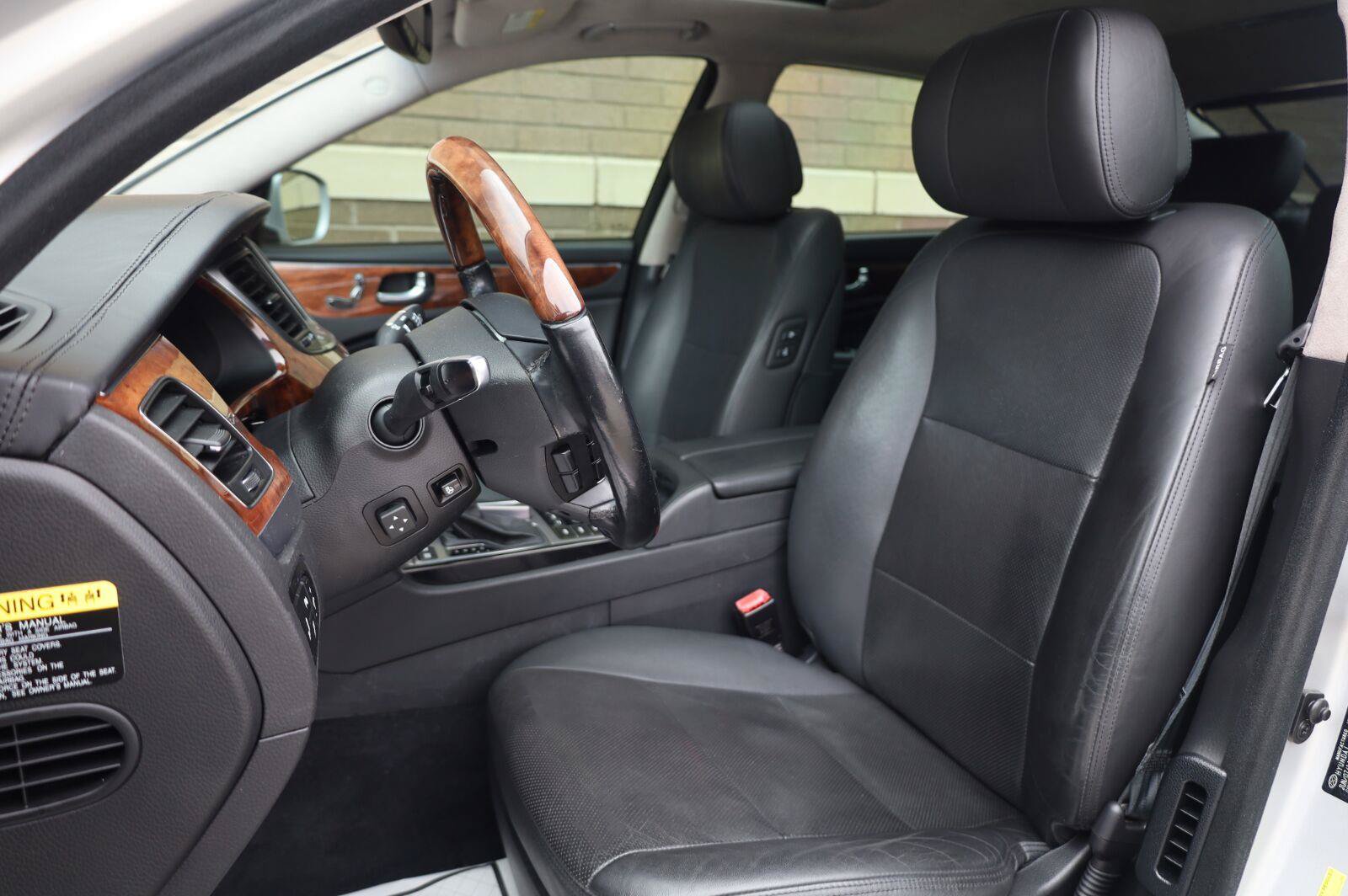 Used 2015 Hyundai Equus Signature RWD image 15