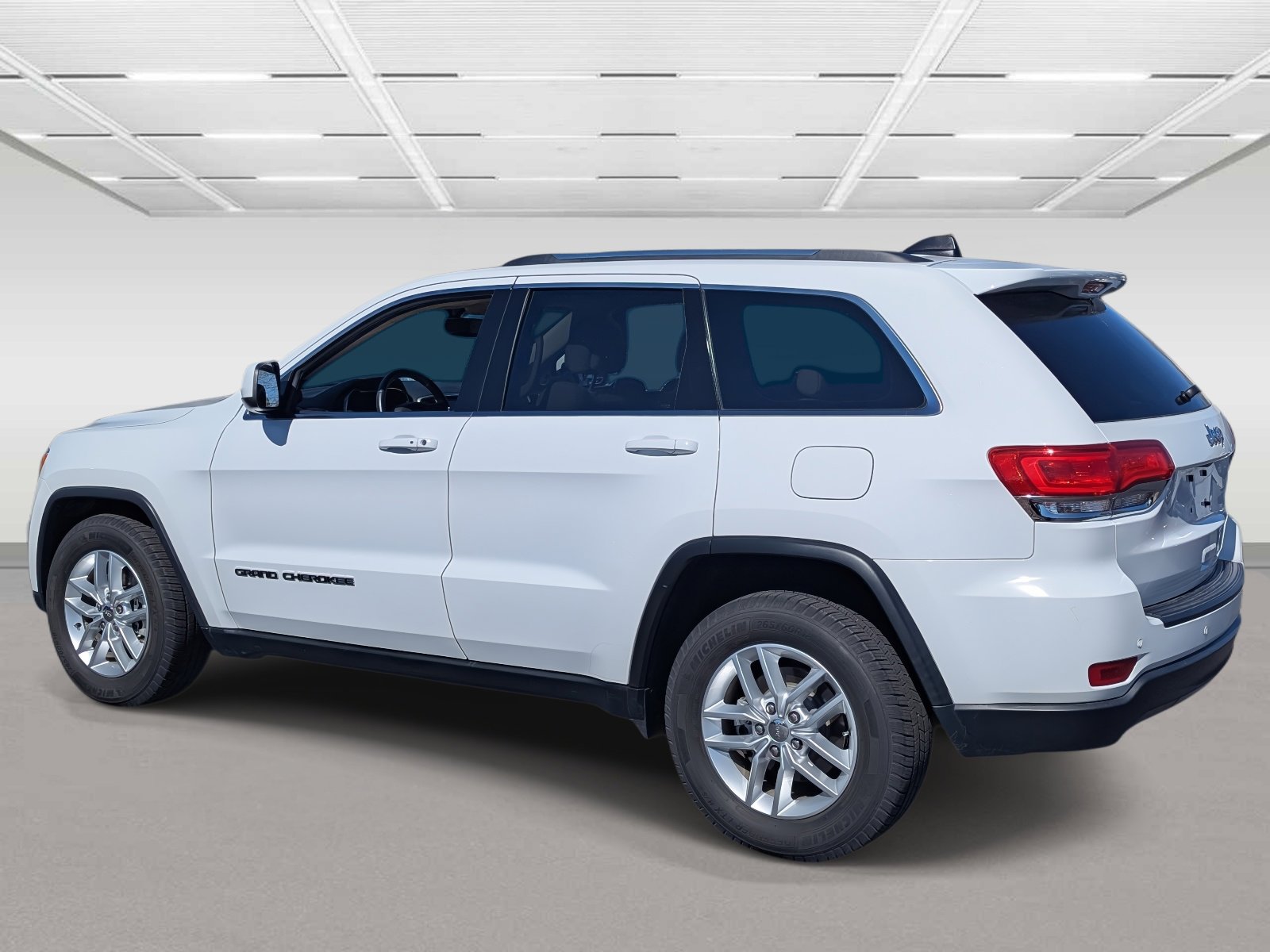 Used 2017 Jeep Grand Cherokee Laredo w/ Quick Order Package 2BE image 3