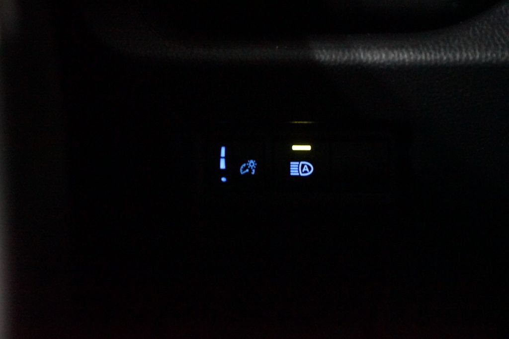 Used 2022 Toyota RAV4 LE FWD image 22