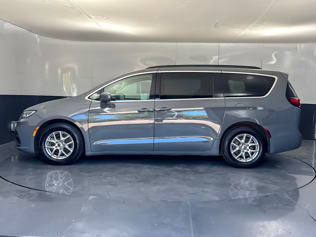 Used 2022 Chrysler Pacifica Touring-L FWD image 6