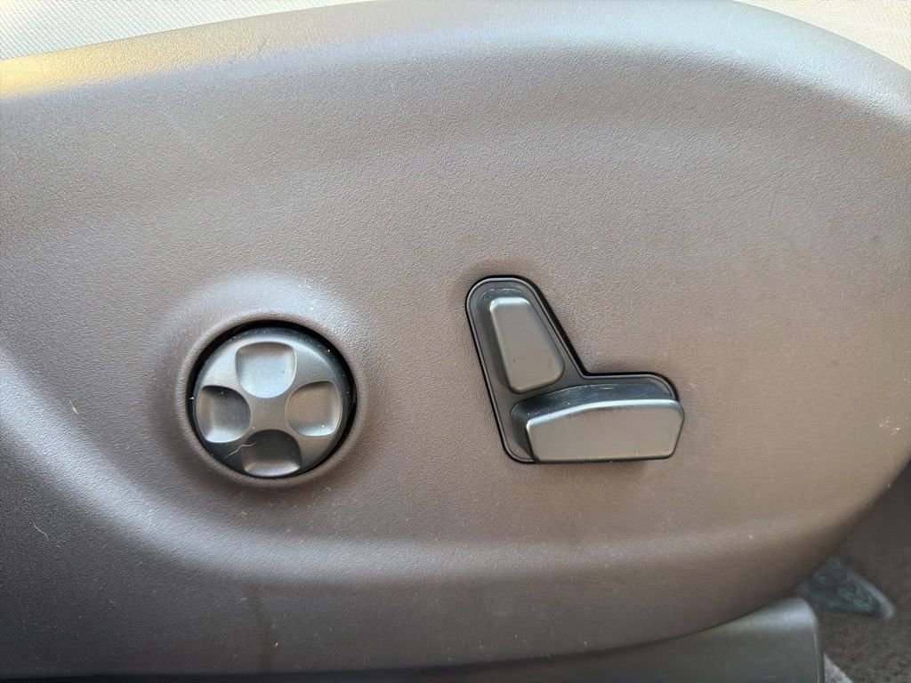 Used 2018 Jeep Cherokee Overland w/ Technology Group image 28