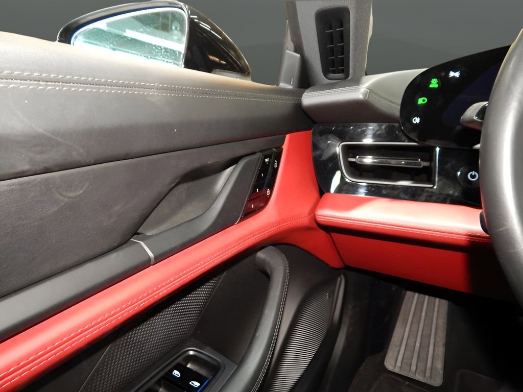 Used 2020 Porsche Taycan 4S image 30