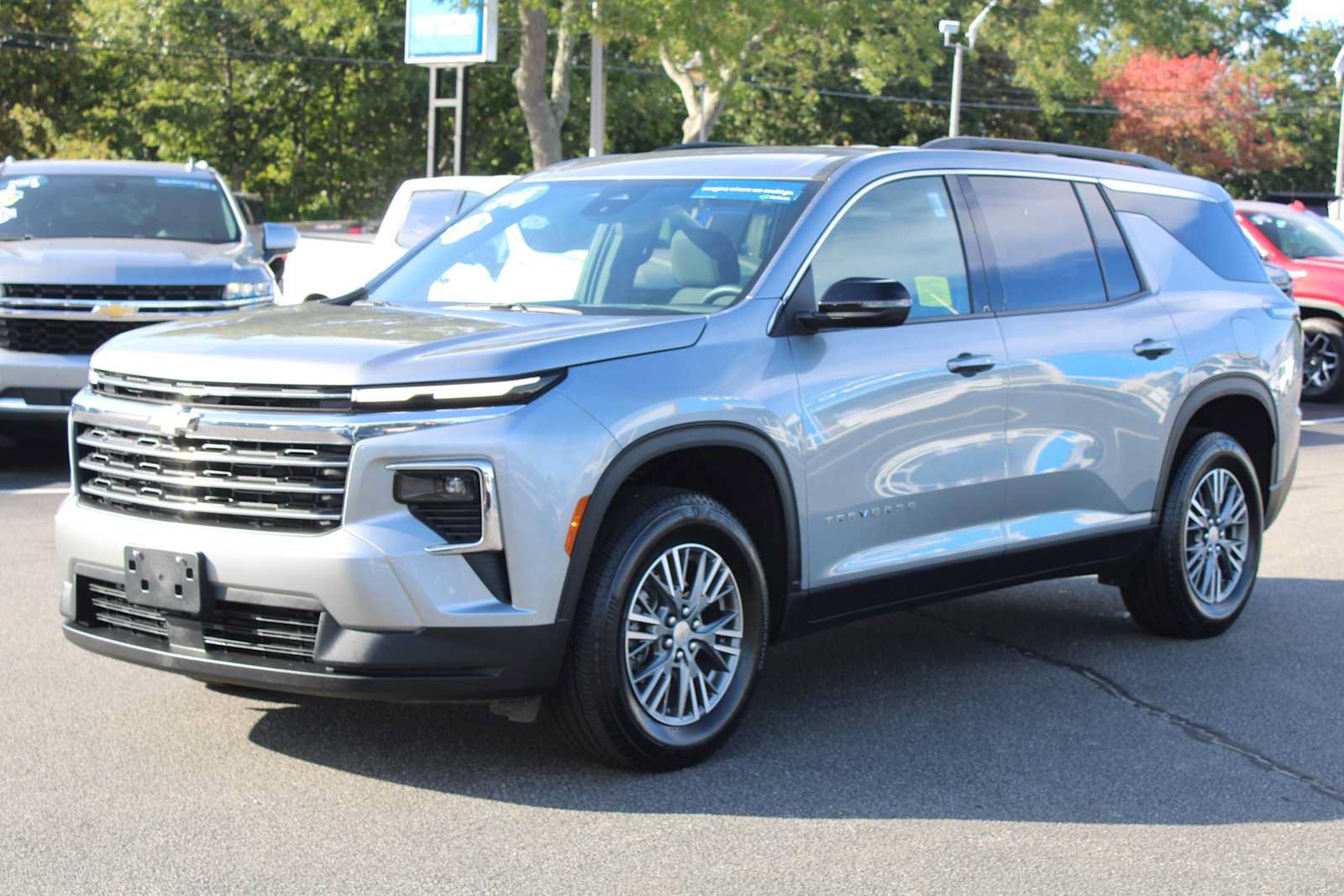 Certified 2025 Chevrolet Traverse LT FWD image 3