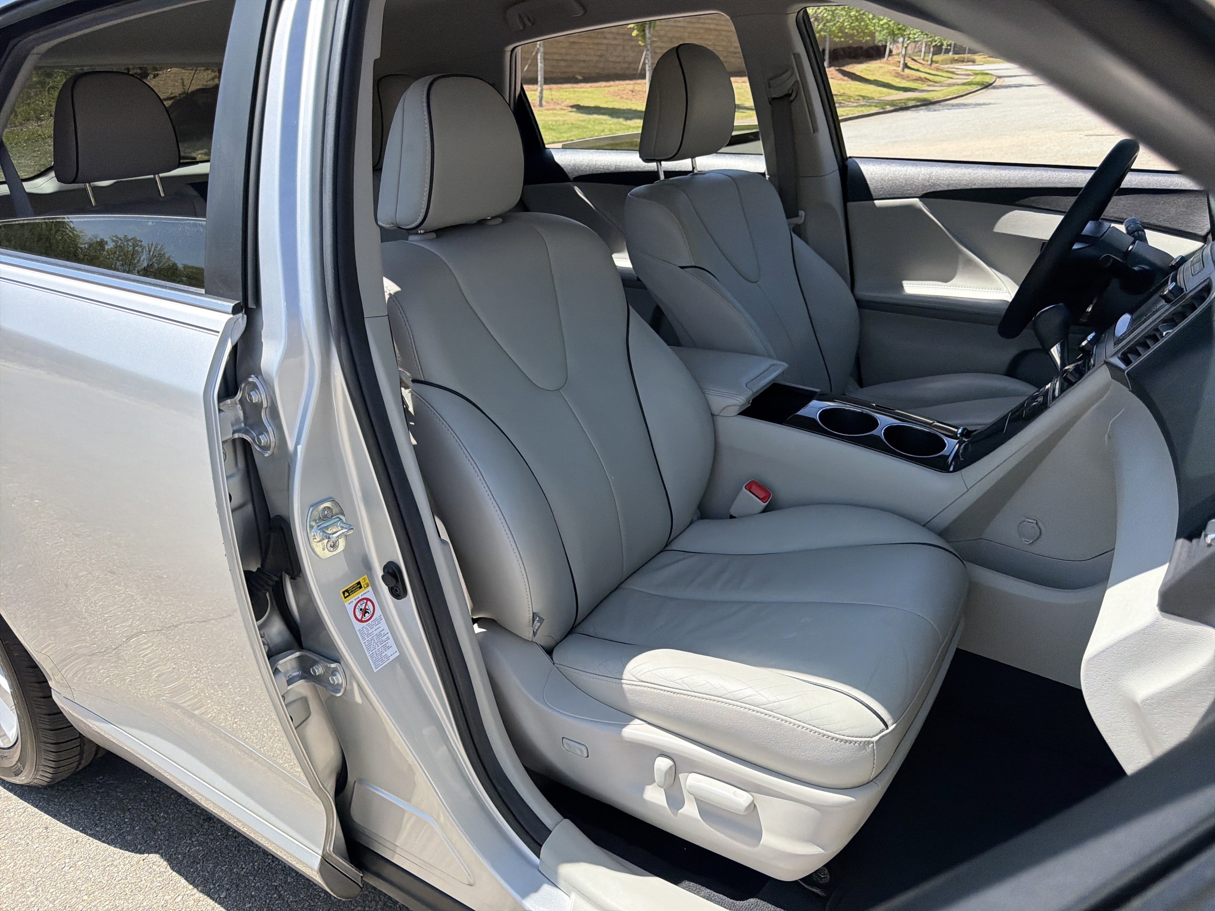 Used 2013 Toyota Venza XLE image 13