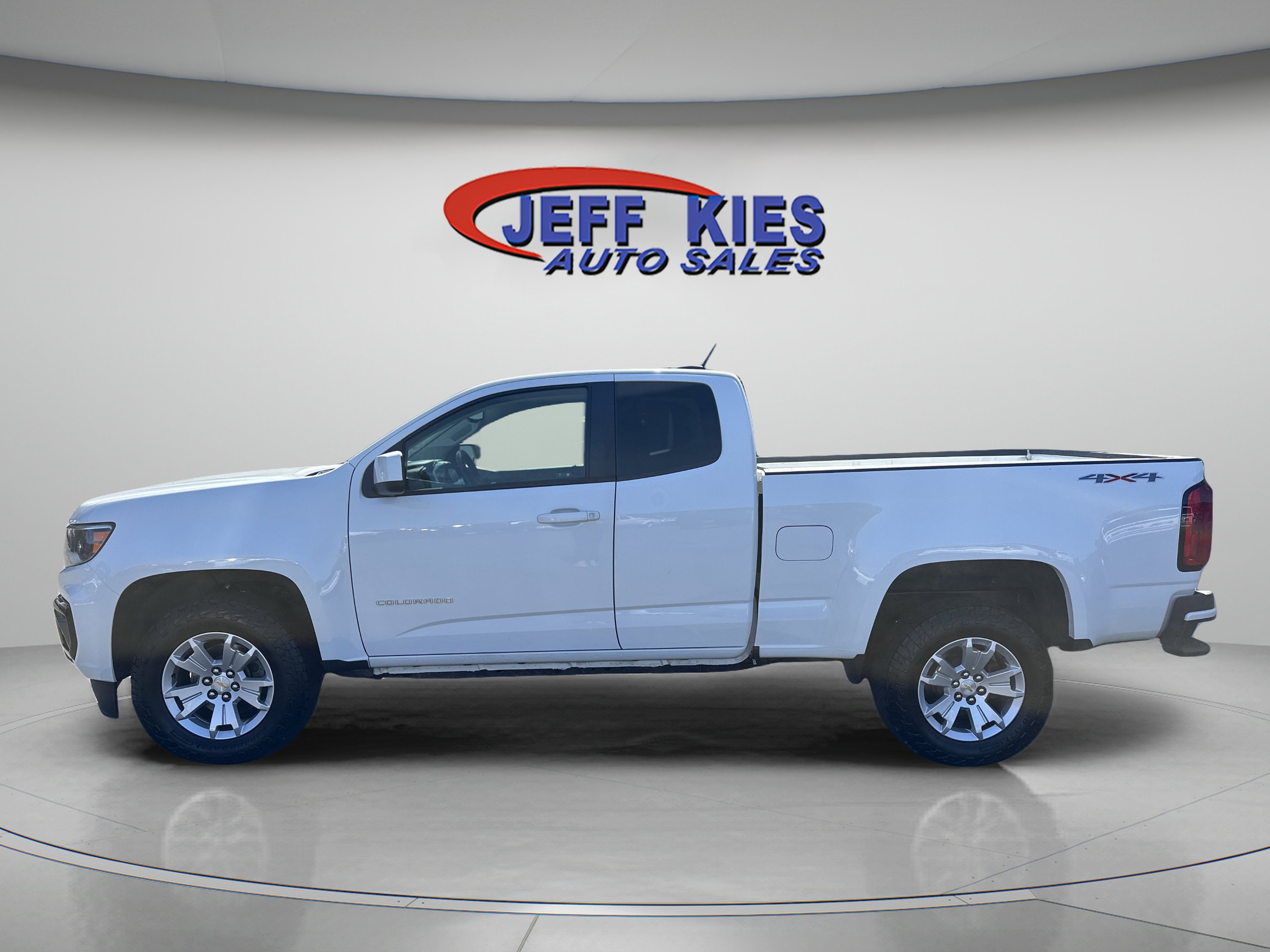 Used 2022 Chevrolet Colorado LT w/ Fleet Safety Package image 4