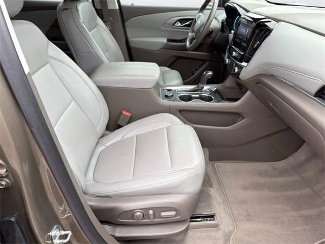 Used 2020 Chevrolet Traverse LT w/ LT Premium Package image 24