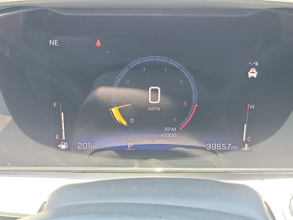 Used 2025 Chevrolet Trax LT FWD image 7