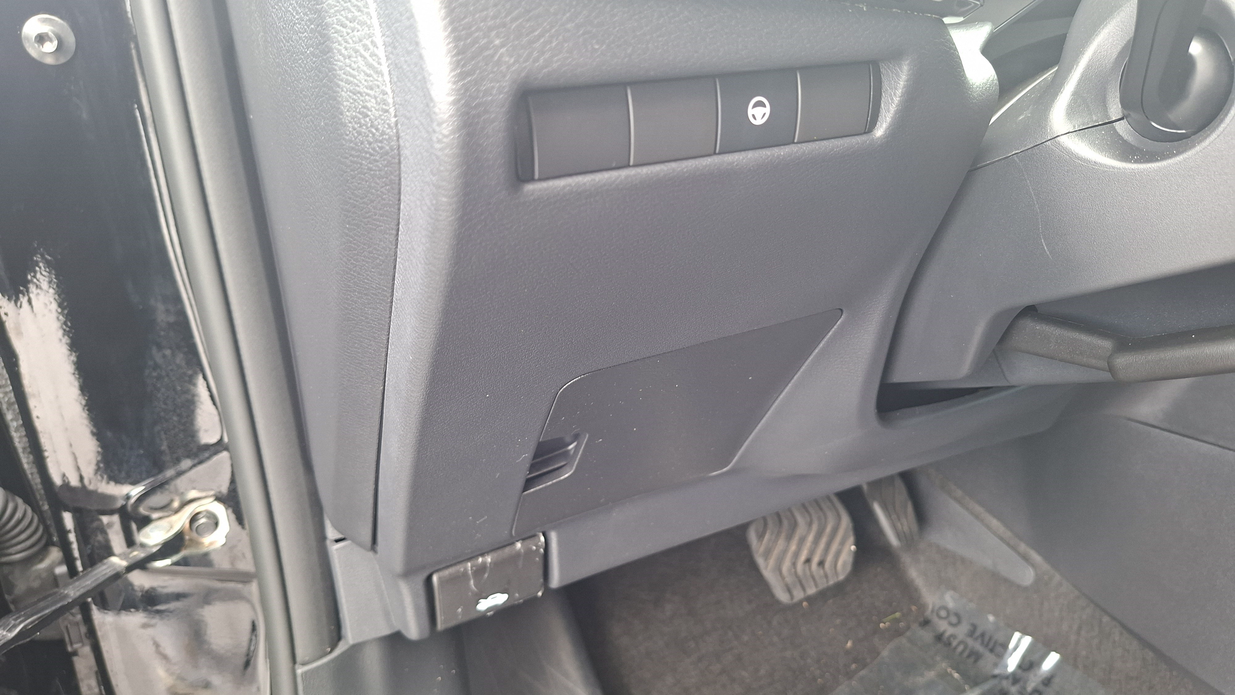 Used 2025 Nissan Kicks SR AWD/4WD image 10