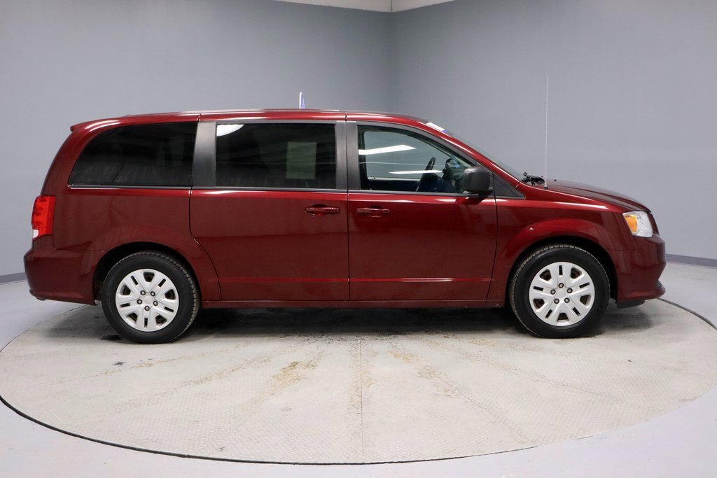 Used 2018 Dodge Grand Caravan SE w/ UConnect Hands-Free Group image 11