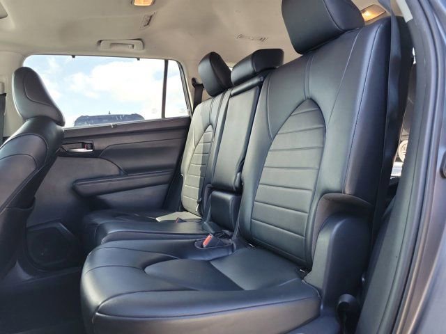 Used 2022 Toyota Highlander XLE image 20