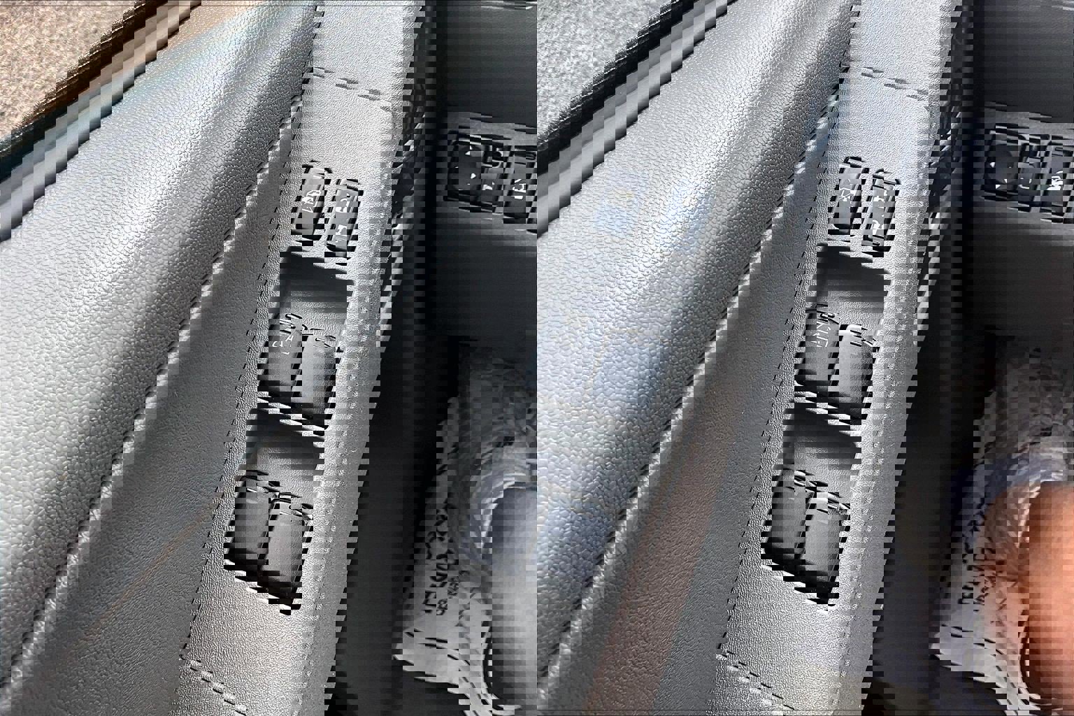 Used 2017 Nissan Frontier SL AWD/4WD image 34