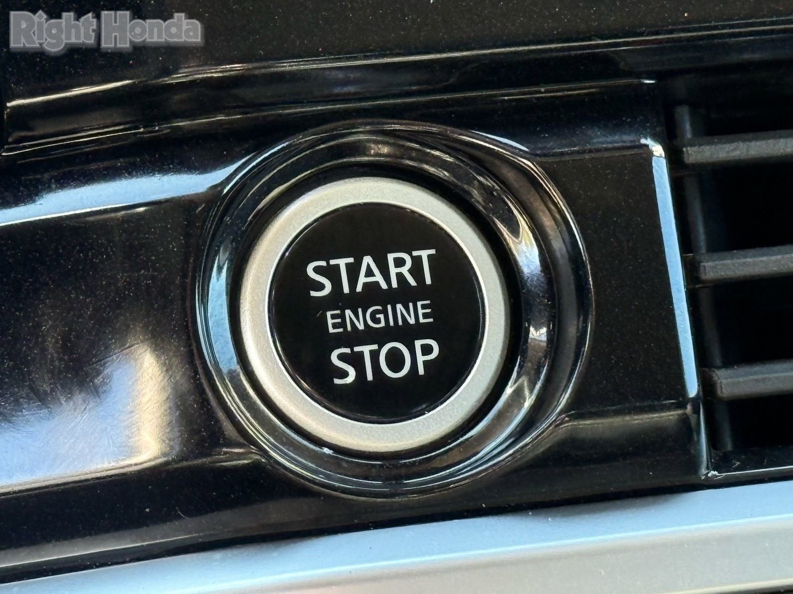 Used 2024 Nissan Pathfinder SV image 26