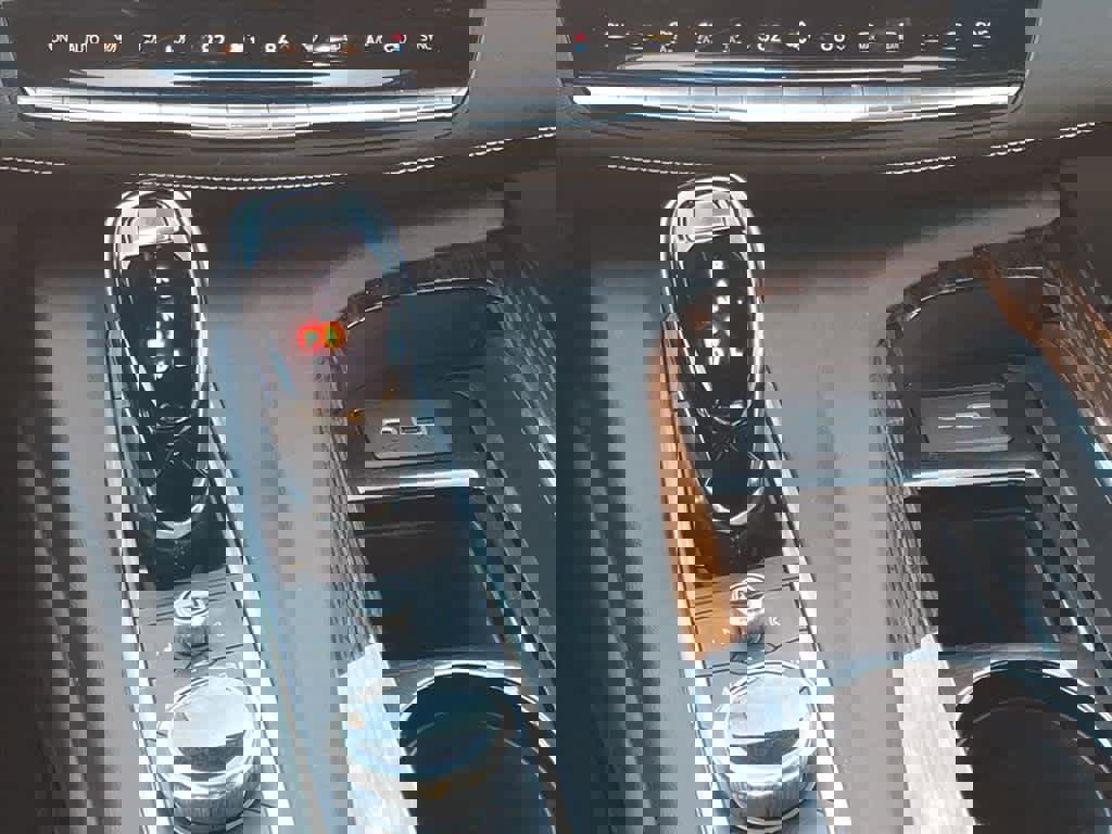 Used 2021 Cadillac Escalade Luxury image 9