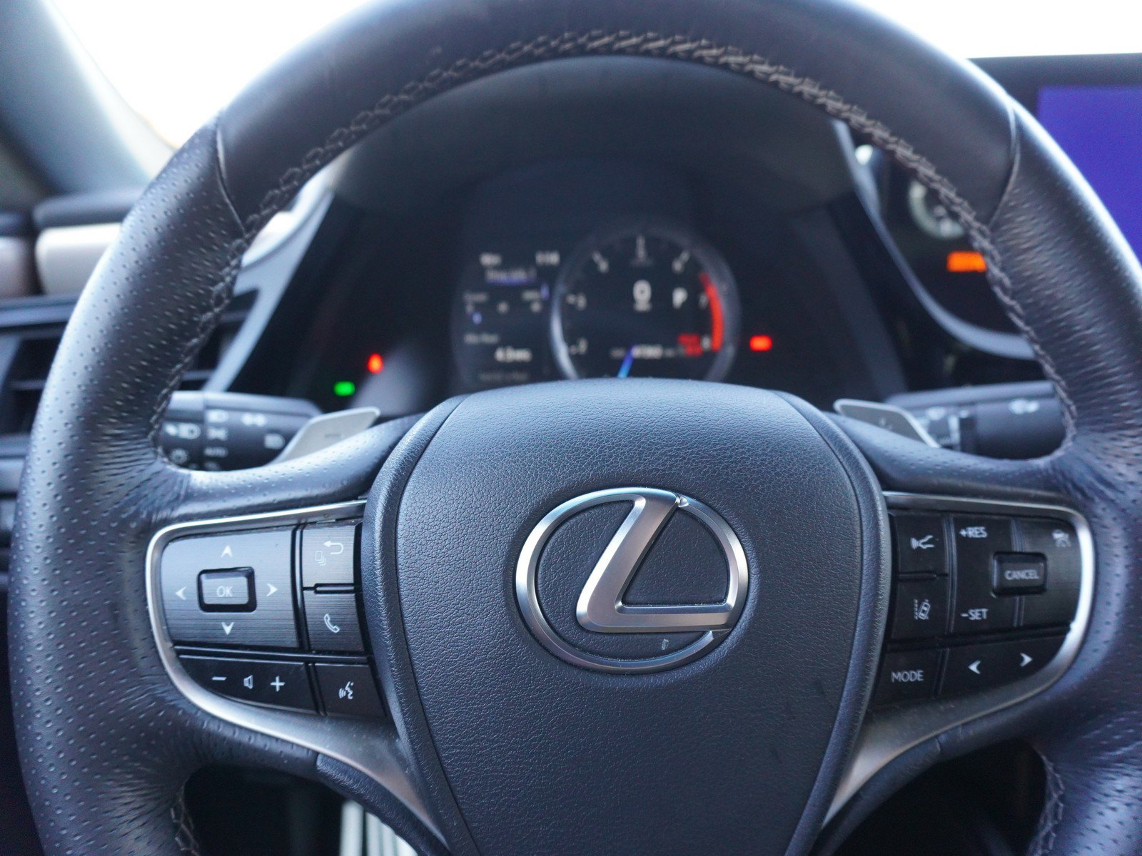 Used 2023 Lexus ES 350 F Sport w/ Accessory Package (Z2) FWD image 32