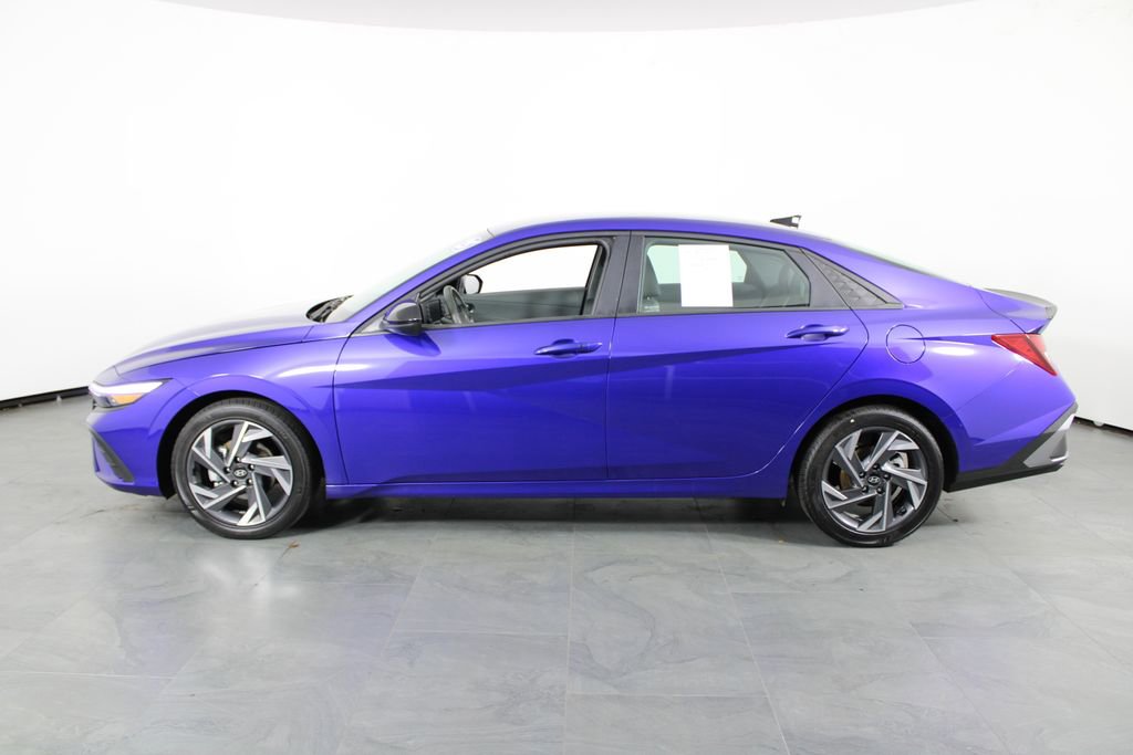 Certified 2025 Hyundai Elantra Sport image 12