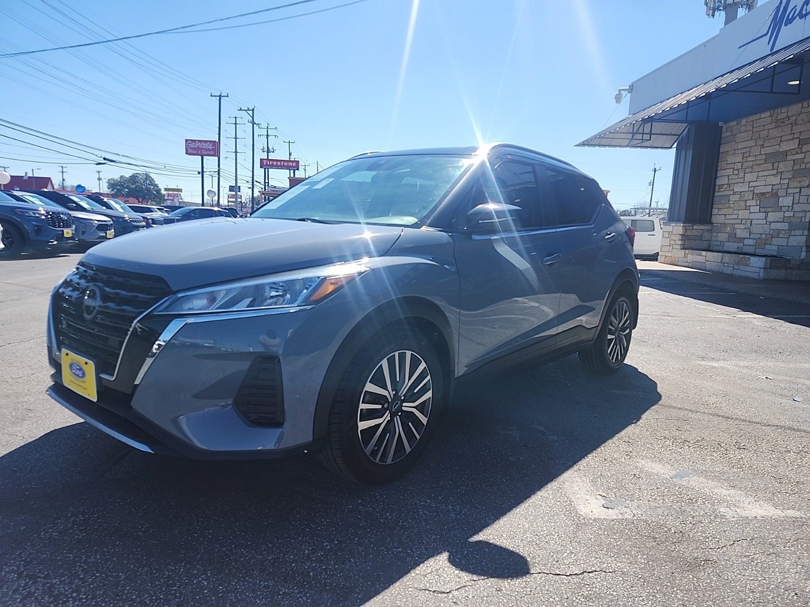 Used 2023 Nissan Kicks SV image 6