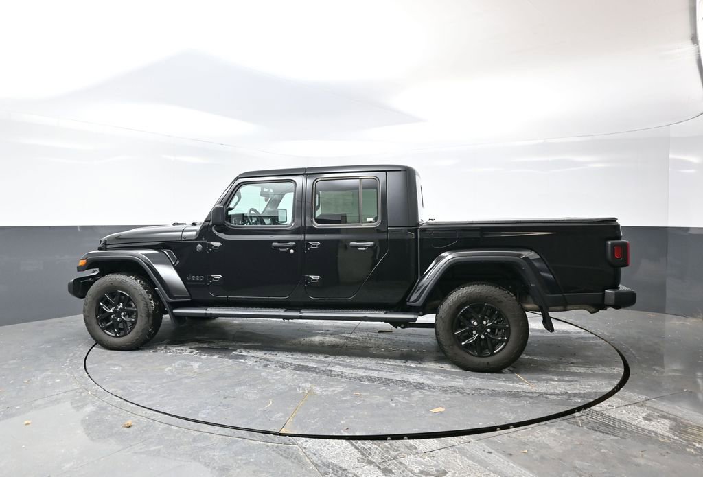 Used 2023 Jeep Gladiator Sport image 11