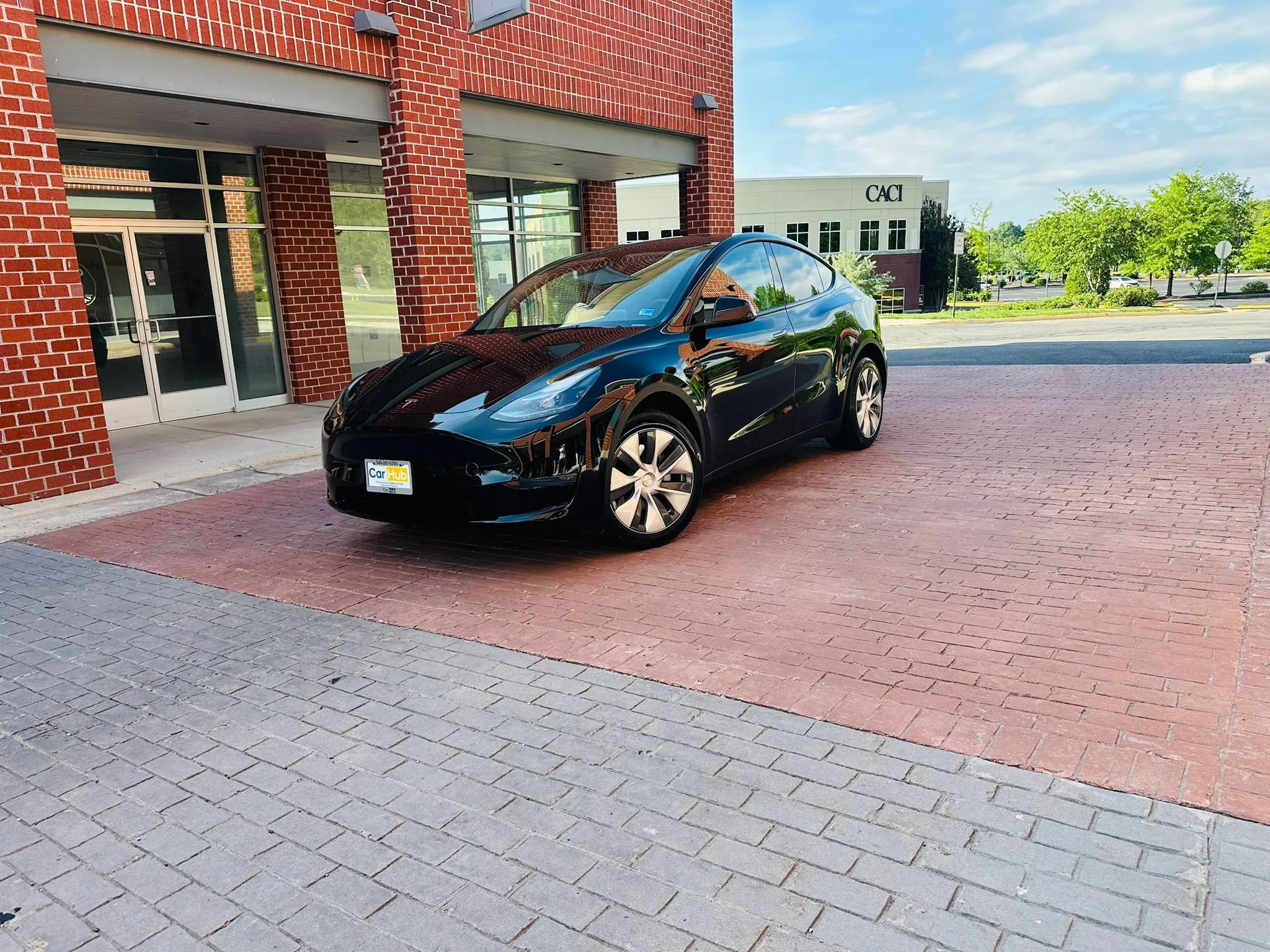 Used 2024 Tesla Model Y Long Range AWD/4WD image 3