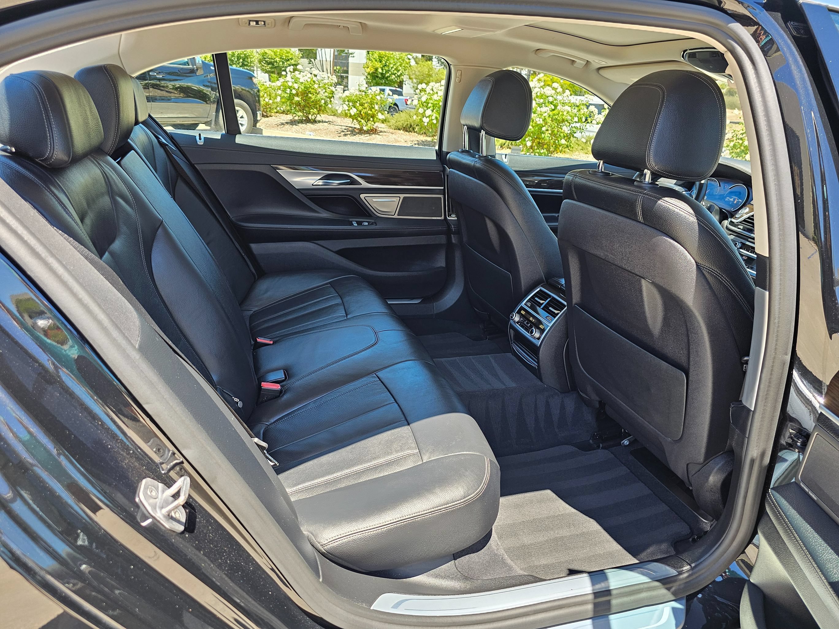 Used 2018 BMW 740i RWD image 31