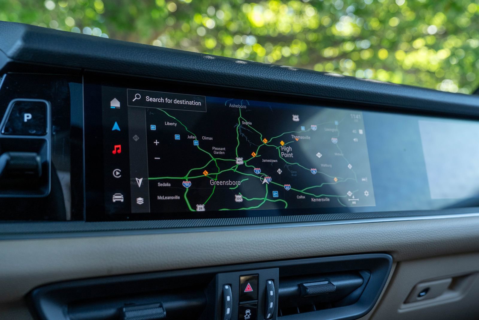 Certified 2025 Porsche Cayenne E-Hybrid w/ Premium Package Plus image 27