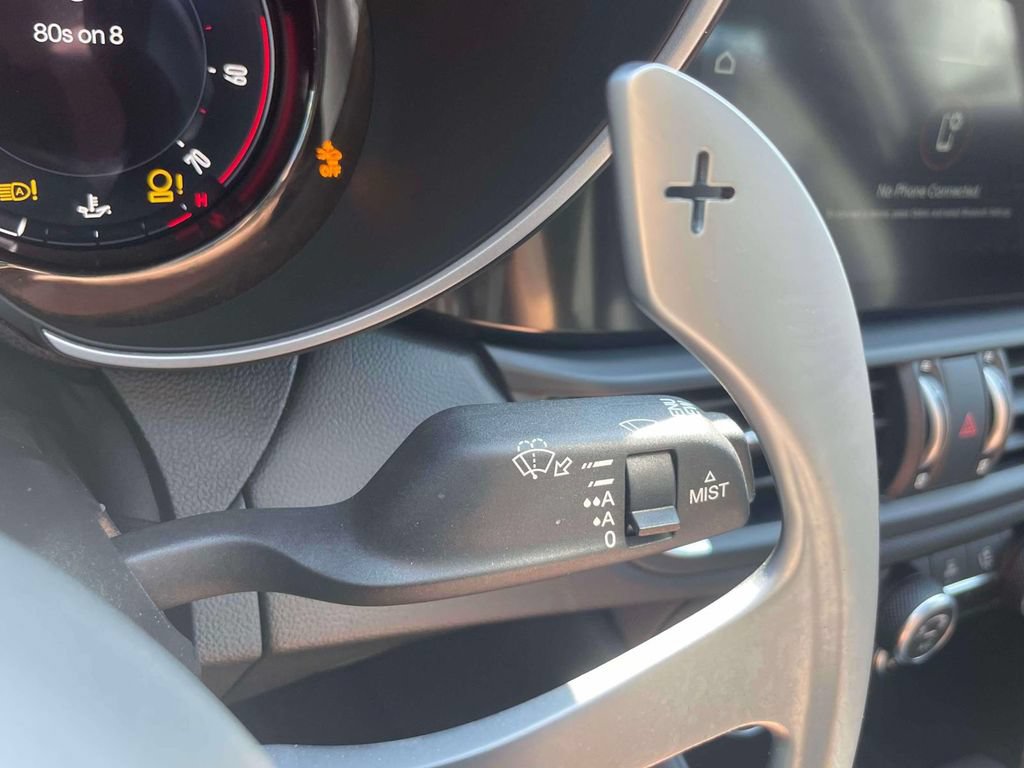 Used 2025 Alfa Romeo Giulia AWD image 25