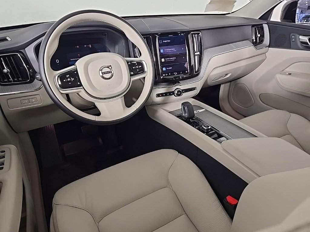 Certified 2025 Volvo XC60 T8 Plus w/ Protection Package Premier image 17