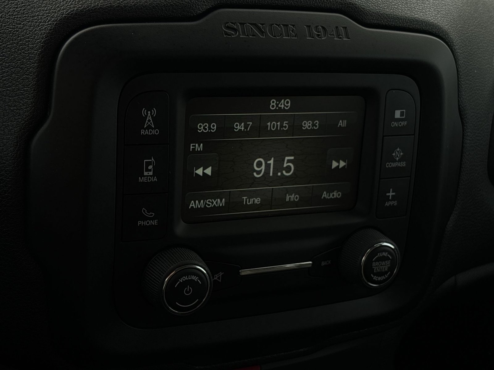 Used 2017 Jeep Renegade Latitude FWD image 16