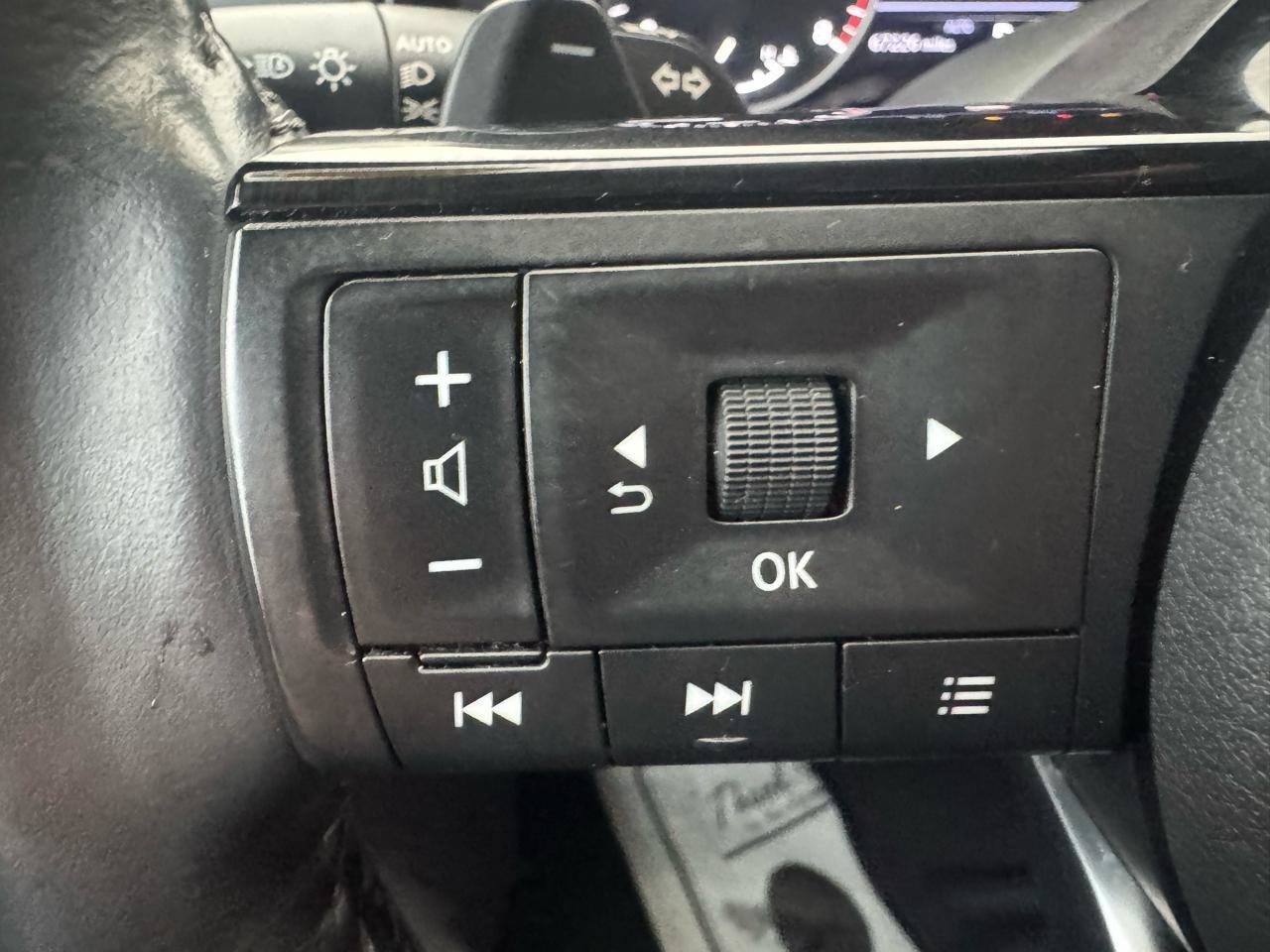 Used 2023 Nissan Pathfinder SL AWD/4WD image 17
