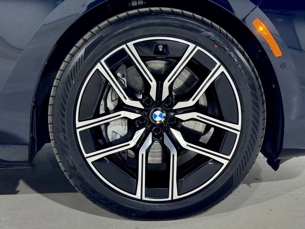 Used 2023 BMW 740i image 41