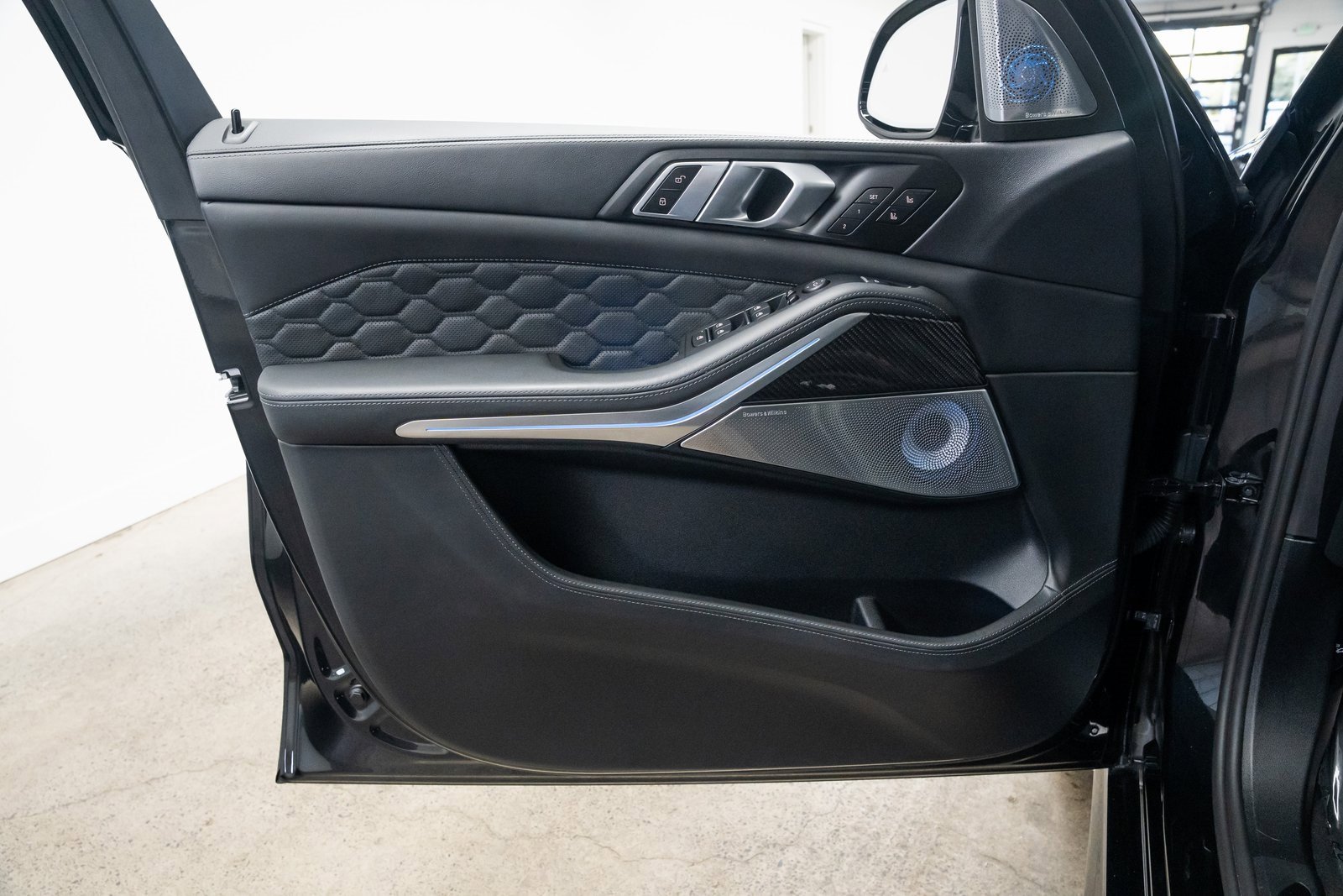 Used 2025 BMW X5 M Competition image 18