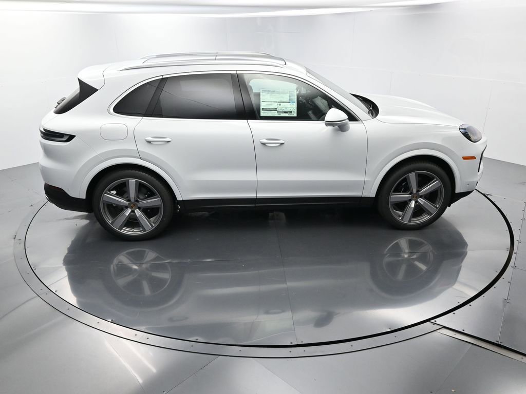 Certified 2025 Porsche Cayenne AWD/4WD image 38