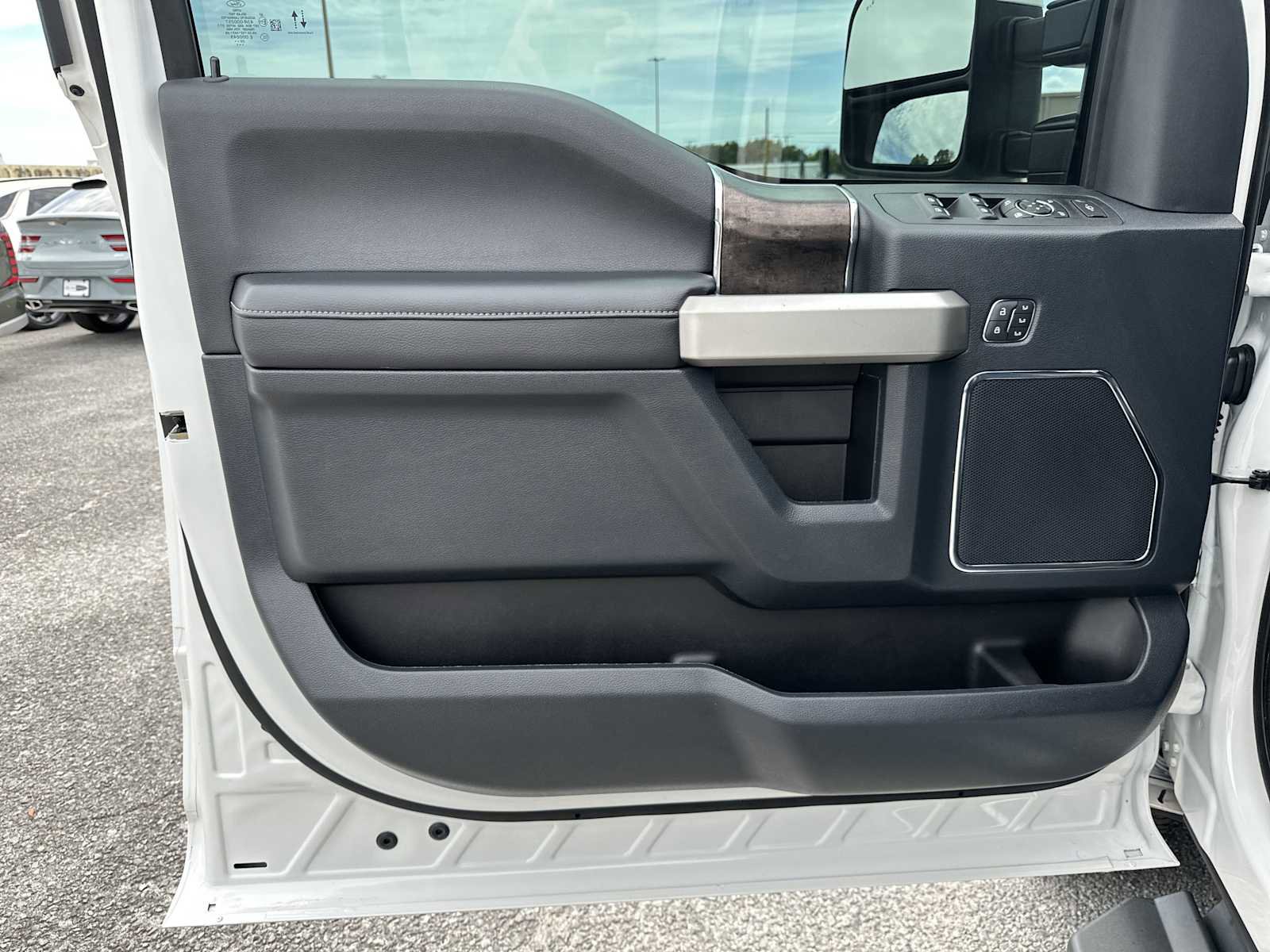 Used 2022 Ford F350 Lariat w/ Lariat Ultimate Package image 17