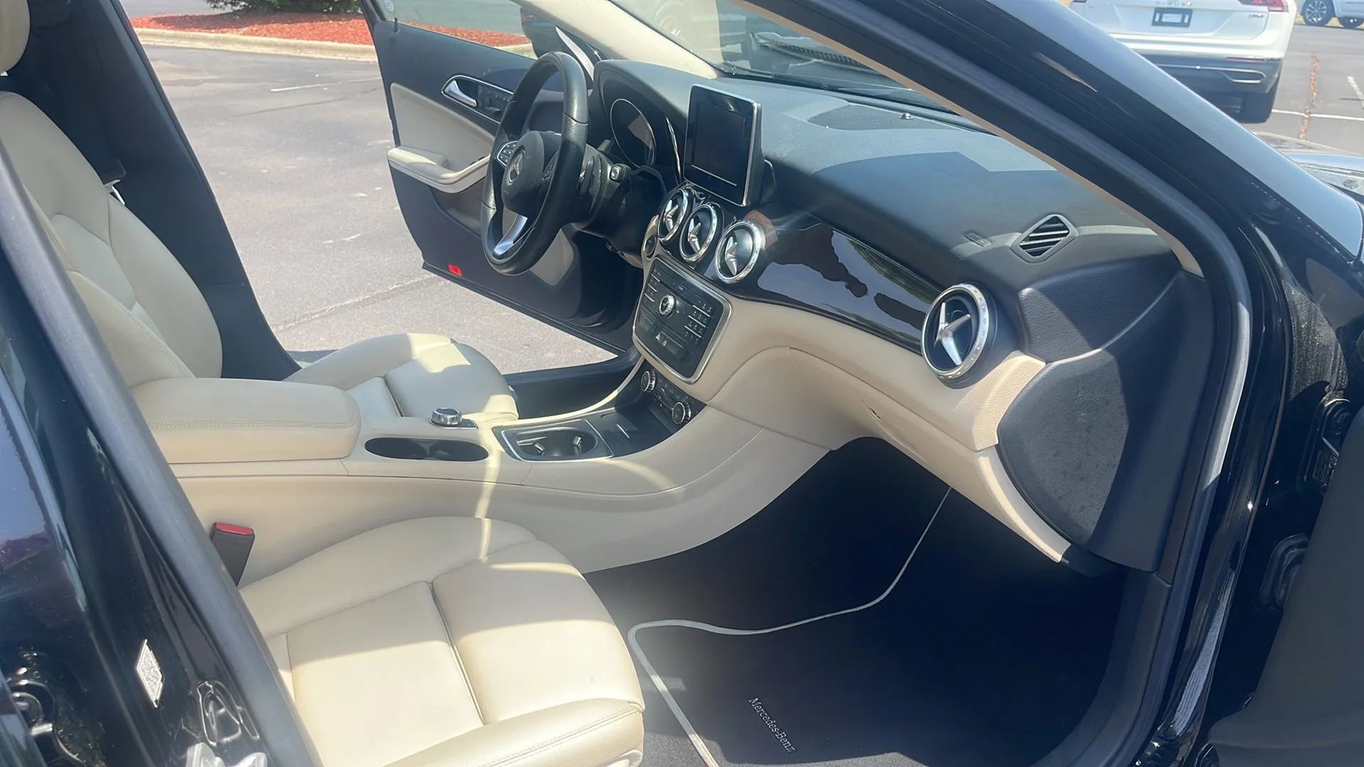 Used 2017 Mercedes-Benz GLA 250 image 24