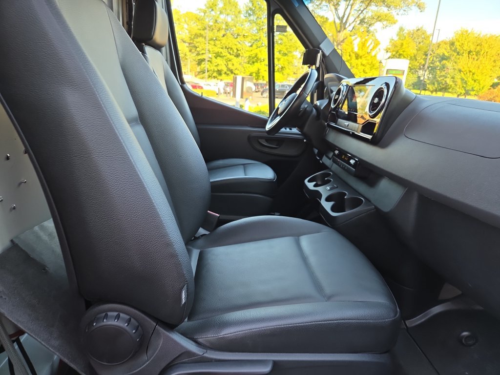 Used 2022 Mercedes-Benz Sprinter 4500 image 12