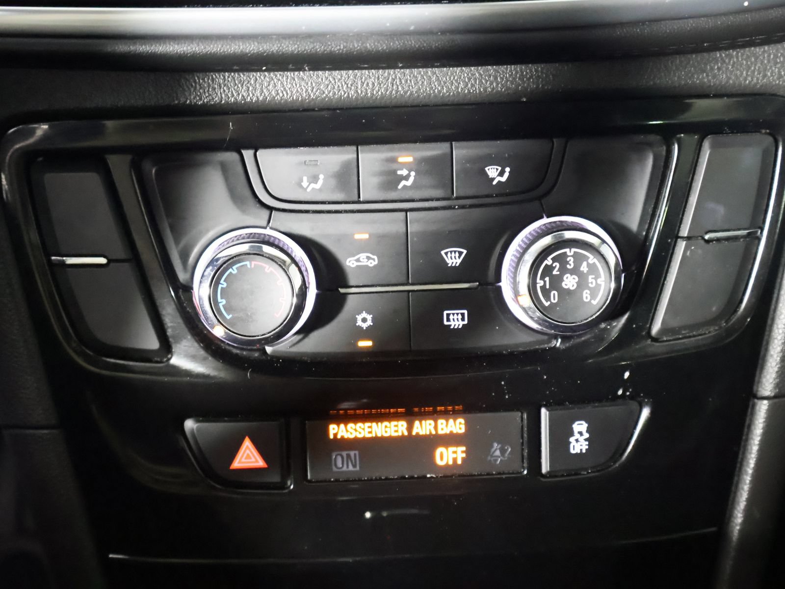 Used 2022 Buick Encore Preferred w/ Safety Package AWD/4WD image 39