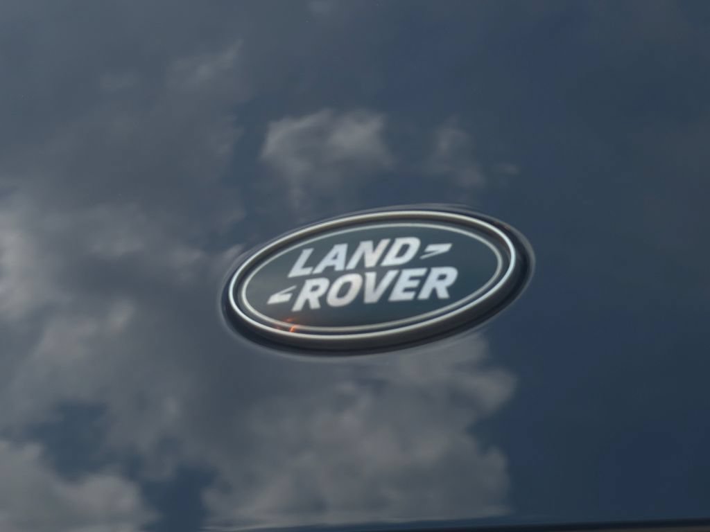 Used 2023 Land Rover Defender 130 X-Dynamic SE AWD/4WD image 13