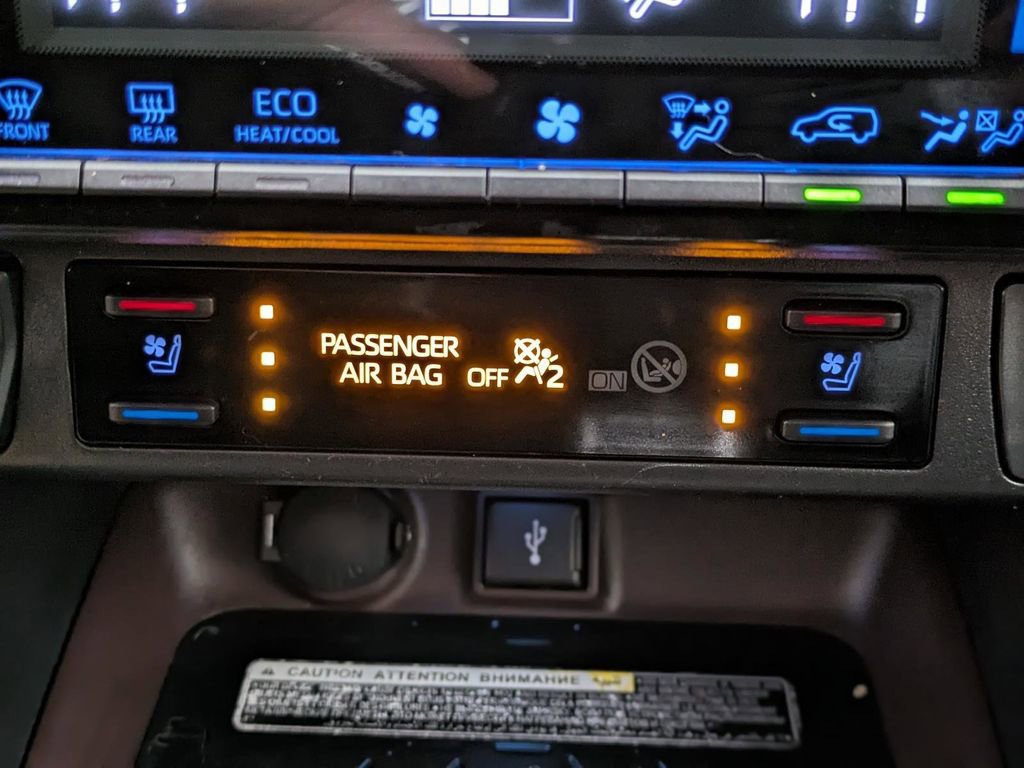 Used 2021 Toyota RAV4 Limited image 9